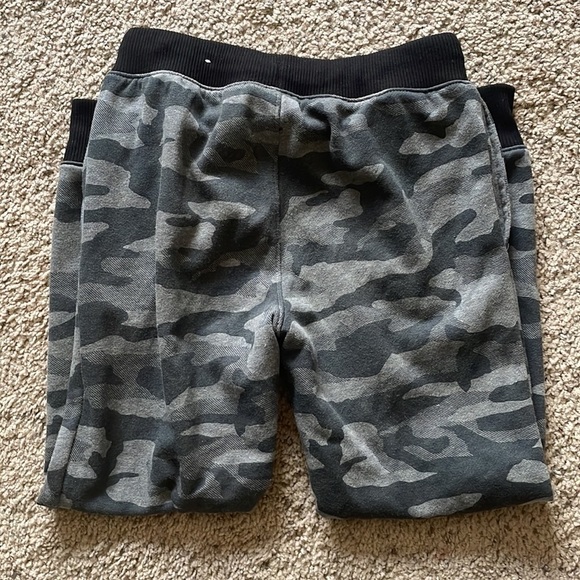 Children’s Place size 7 / 8 Med camo, gray, soft, comfy joggers - Picture 4 of 5